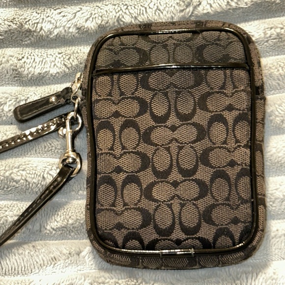 Coach Vintage Signature Monogram Wristlet - Picture 13 of 16